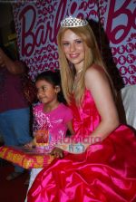 Barbie celebrates Christmas with children in Landmark, Infinity Mall on 24th Dec 2009 (3).JPG