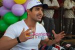 John Abraham attends Sports day for spcial children in Jamnabai Narsee school on 24th Dec 2009 (31).JPG