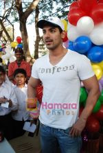 John Abraham attends Sports day for spcial children in Jamnabai Narsee school on 24th Dec 2009 (37).JPG