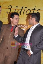 Aamir Khan, Salman Khan at 3 Idiots premiere in IMAX Wadala, Mumbai on 23rd Dec 2009 (19).JPG