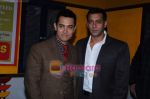 Aamir Khan, Salman Khan at 3 Idiots premiere in IMAX Wadala, Mumbai on 23rd Dec 2009 (4).JPG