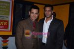 Aamir Khan, Salman Khan at 3 Idiots premiere in IMAX Wadala, Mumbai on 23rd Dec 2009 (5).JPG