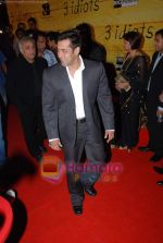 Salman Khan at 3 Idiots premiere in IMAX Wadala, Mumbai on 23rd Dec 2009 (64).JPG