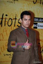 Aamir Khan at 3 Idiots premiere in IMAX Wadala, Mumbai on 23rd Dec 2009 (17).JPG