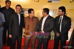 Aamir Khan at 3 Idiots premiere in IMAX Wadala, Mumbai on 23rd Dec 2009 (20).JPG