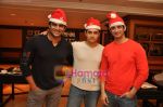 Aamir Khan, Madhavan, Sharman Joshi celebrate Christmas in Taj Land_s End on 25th Dec 2009 (7).JPG