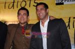 Aamir Khan, Salman Khan at 3 Idiots premiere in IMAX Wadala, Mumbai on 23rd Dec 2009 (14).JPG