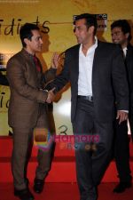 Aamir Khan, Salman Khan at 3 Idiots premiere in IMAX Wadala, Mumbai on 23rd Dec 2009 (16).JPG