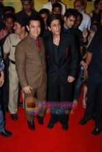 Aamir Khan, Shahrukh Khan at 3 Idiots premiere in IMAX Wadala, Mumbai on 23rd Dec 2009 (6).JPG