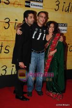 Karan Johar, Vidhu Vinod Chopra, Vidya Balan at 3 Idiots premiere in IMAX Wadala, Mumbai on 23rd Dec 2009 (2).JPG