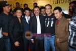 Shahrukh Khan, Aamir Khan, Sharman Joshi, Rajkumar Hirani, Vidhu Vinod Chopra at 3 Idiots premiere in IMAX Wadala, Mumbai on 23rd Dec 2009 (3).JPG