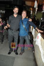 Rajat Kapoor, Vinay Pathak at Raat Gayi Baat Gayi cast chills at Bonobo bar in Bandra, Mumbai on 30th Dec 2009 (2).JPG