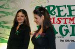 Simran Kaur Mundi and Dimple Patel at Oberoi Mall on 1st Jan 2010.JPG