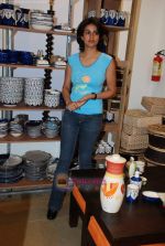 Gul Panag at Mother Earth_s tie up with Shop for Change in Soba Central on 7th Jan 2010 (5).JPG