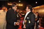 Amitabh Bachchan, Rishi Kapoor at the Red Carpet of Apsara Awards in Chitrakot Grounds on 8th Jan 2009 (2).JPG