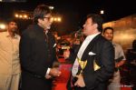 Amitabh Bachchan, Rishi Kapoor at the Red Carpet of Apsara Awards in Chitrakot Grounds on 8th Jan 2009 (74).JPG