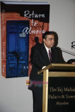 Mukesh Ambani at Pachauri_s book Return to Almora launch in Taj on 8th Jan 2010 (8).JPG