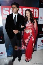 Abhishek Bachchan, Aishwarya Rai at Star Screen Awards red carpet on 9th Jan 2010 (2).JPG
