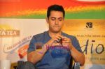 Aamir Khan meet Tata Tea-3 Idiots contest winners in J W Marriott, Juhu, Mumbai on 12th Jan 2010 (24).JPG
