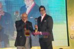 Amitabh Bachchan, Yash Chopra at Lions Gold Awards in Bhaidas Hall on 14th Jan 2010 (3).JPG