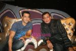 Salman Khan, Mithun Chakraborty promotes Veer on Dance India Dance in Famous Studio, Mumbai on 18th Jan 2010 (6).JPG