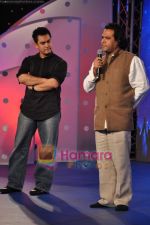 Aamir Khan at IBN7 Super Idols to honor achievers with disability in Taj Land_s End on 19th Jan 2010 (13).JPG