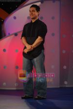 Aamir Khan at IBN7 Super Idols to honor achievers with disability in Taj Land_s End on 19th Jan 2010 (21).JPG