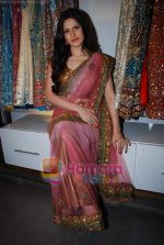 Zarine  Khan at the launch of Veer Libas Collection in Peddar Road on 19th Jan 2010 (50).JPG
