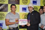 Salman Khan at Gold_s Gym and Veer Strength Challenge in Mumbai on 21st Jan 2010-1 (16).JPG