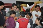 Salman Khan dances with Kids at Veer Ka Darbar in Inorbit, Mumbai on 22nd Jan 2010 (32).JPG