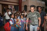 Salman Khan meets special kids at Veer Screening in Fun Republic, Mumbai on 22nd Jan 2010 (28).JPG