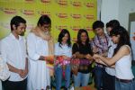 Amitabh Bachchan, Shraddha Kapoor at the Launch of Teen Patti Music album in Radio Mirchi, Mumbai on 30th Jan 2010 (21).JPG