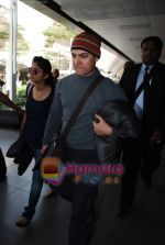 Aamir Khan and Kiran Rao arrive at Mumbai airport for father Tahir Hussain_s funeral on 3rd Feb 2010 (19).JPG