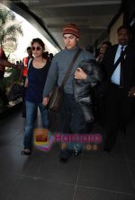 Aamir Khan and Kiran Rao arrive at Mumbai airport for father Tahir Hussain_s funeral on 3rd Feb 2010 (5).JPG
