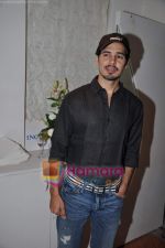 Dino Morea at Baz Lahrman and artist Vincent Fantauzzo Classic Tour in Hotel le Sutra on 2nd Jan 2010 (3).JPG