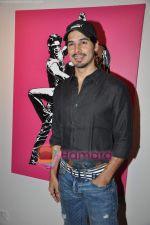 Dino Morea at Baz Lahrman and artist Vincent Fantauzzo Classic Tour in Hotel le Sutra on 2nd Jan 2010 (49).JPG