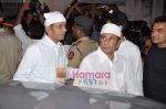 Bollywood pays homage to Aamir Khan_s father Tahir Hussain in Bandra, Mumbai on 3rd Feb 2010 (15).JPG