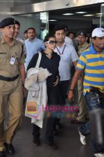 Kajol arrive back in Mumbai Airport on 6th Feb 2010 (5).JPG