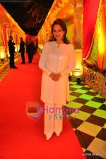 Simi Grewal at Saurabh Dhoot and Radhika Singal_s wedding in Turf Club on 16th Feb 2010 (12).JPG