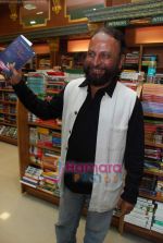 Ketan Mehta at the launch of Kishwar Desai_s book Witness The Night in Landmark, Andheri on 19th Feb 2010 (5).JPG