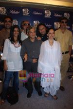Konkana Sen Sharma, Ranvir Shorey, Vinay Pathak, Rajat Kapoor, Sheeba Chaddha at The Blue Mug play press meet in Trident, Bandra on 19th Feb 2010 (5).JPG