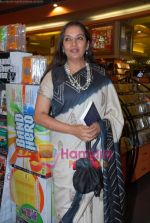 Shabana Azmi at the launch of Kishwar Desai_s book Witness The Night in Landmark, Andheri on 19th Feb 2010 (23).JPG