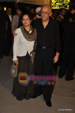 Mukesh Bhatt at Filmfare Awards red carpet on 27th Feb 2010 (40).JPG