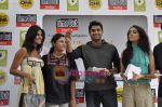 R Madhavan, Shraddha Kapoor at the Launch of Timeout Lifestyle card in Olive, Mumbai on 2nd March 2010 (20).JPG