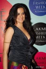 at Lakme Fashion Week 2010 Day 1 on 5th March 2010 (17).JPG