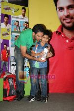 Yuvraj Singh at official merchandise launch in INorbit Mall on 6th March 2010 (8).JPG