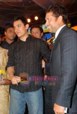 Aamir Khan, Sachin Tendulkar at CNN IBN heroes event in Trident, Mumbai on 10th March 2010 (55).JPG