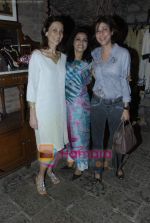 Meera Mahdevia showcases her collection at Melange in Kamps Corner on 11th March 2010 (20).JPG