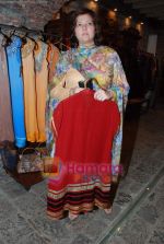Meera Mahdevia showcases her collection at Melange in Kamps Corner on 11th March 2010 (37).JPG
