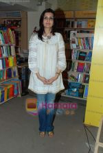 Meera Mahdevia showcases her collection at Melange in Kamps Corner on 11th March 2010 (44).JPG